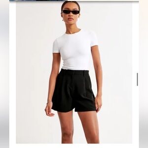 Abercrombie & Fitch High Rise Premium Crepe Tailored
Short
